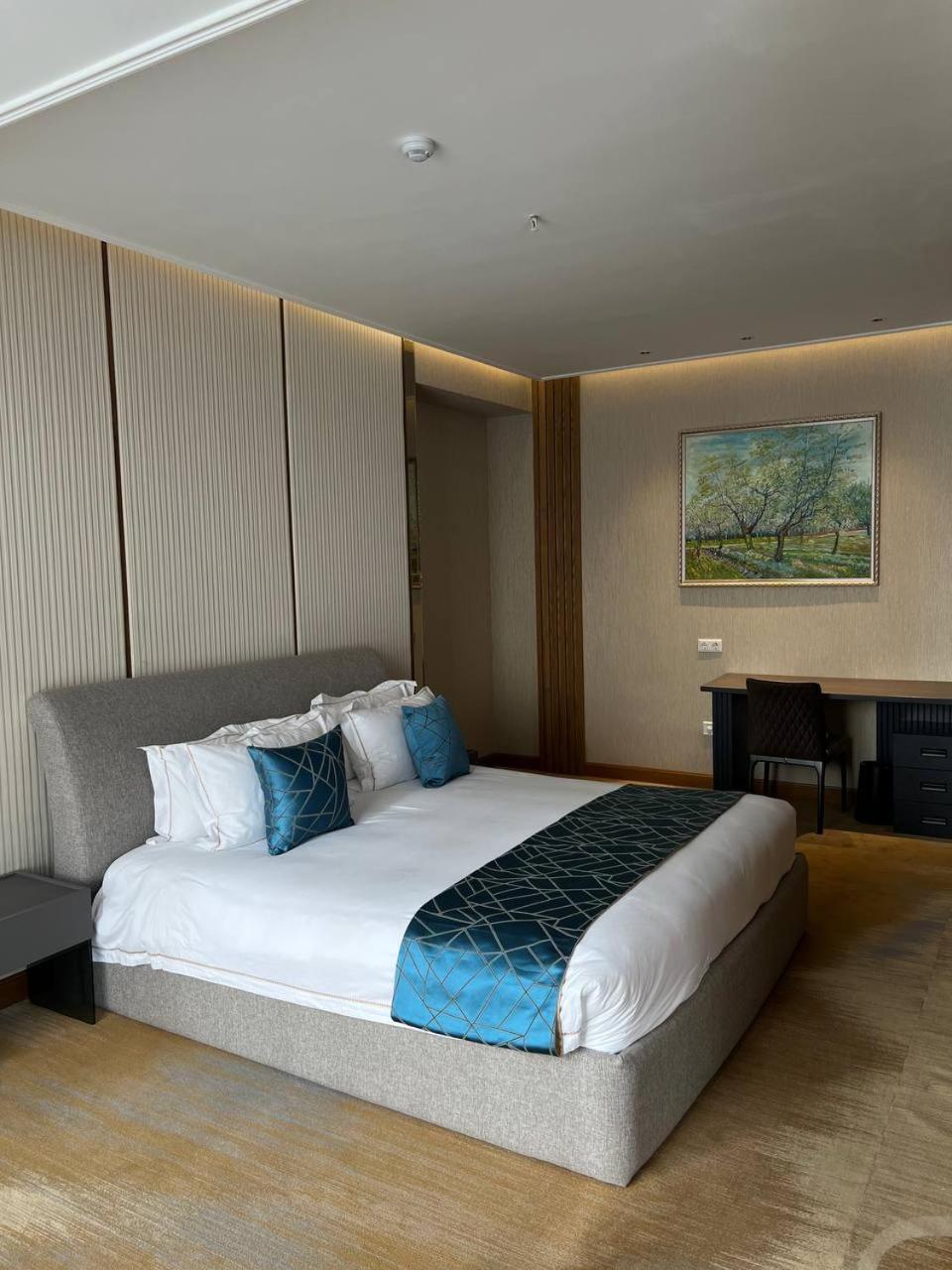 Sofia International Hotel Бишкек Экстерьер фото