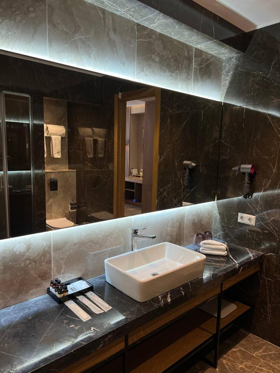 Sofia International Hotel Бишкек Экстерьер фото