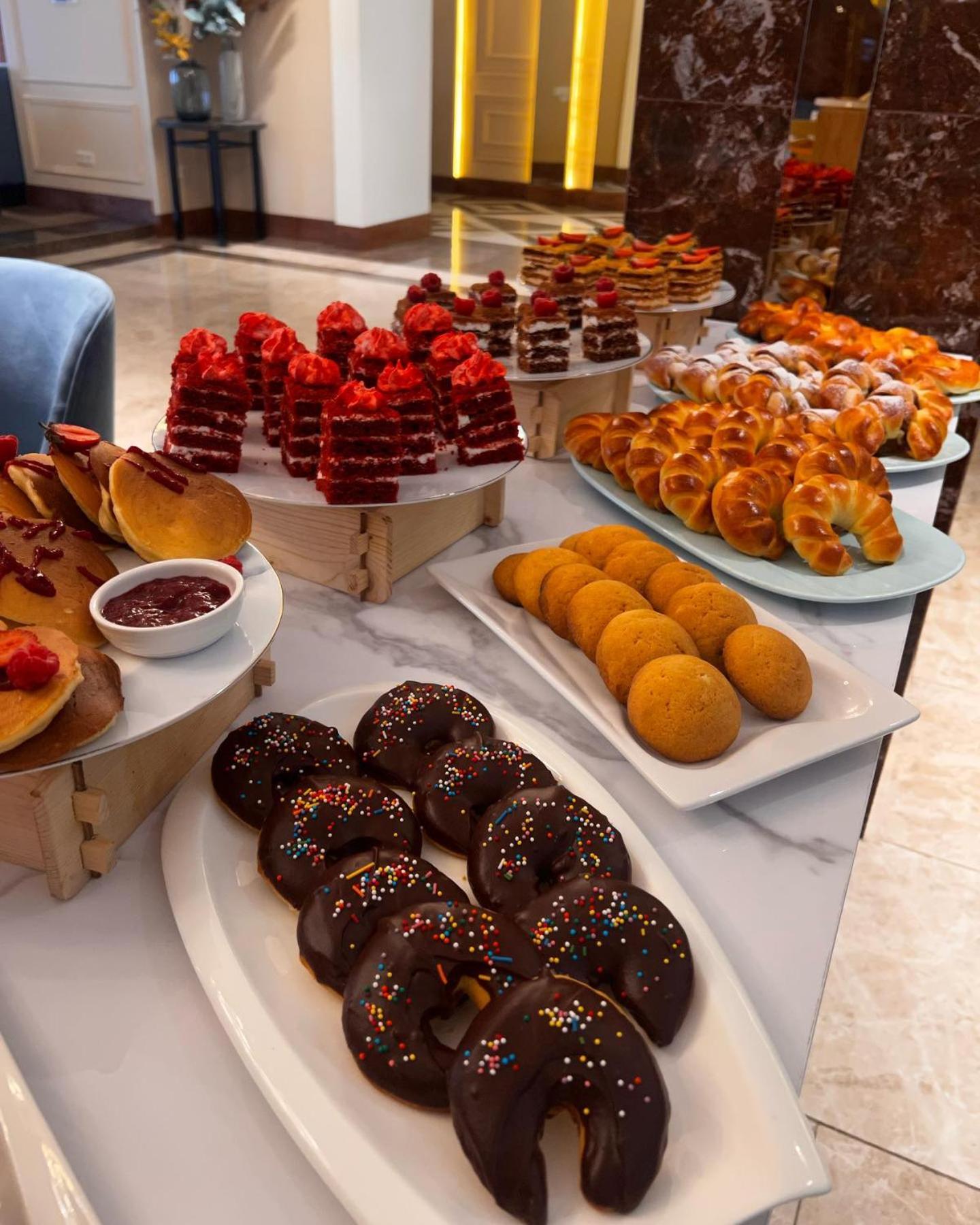 Sofia International Hotel Бишкек Экстерьер фото